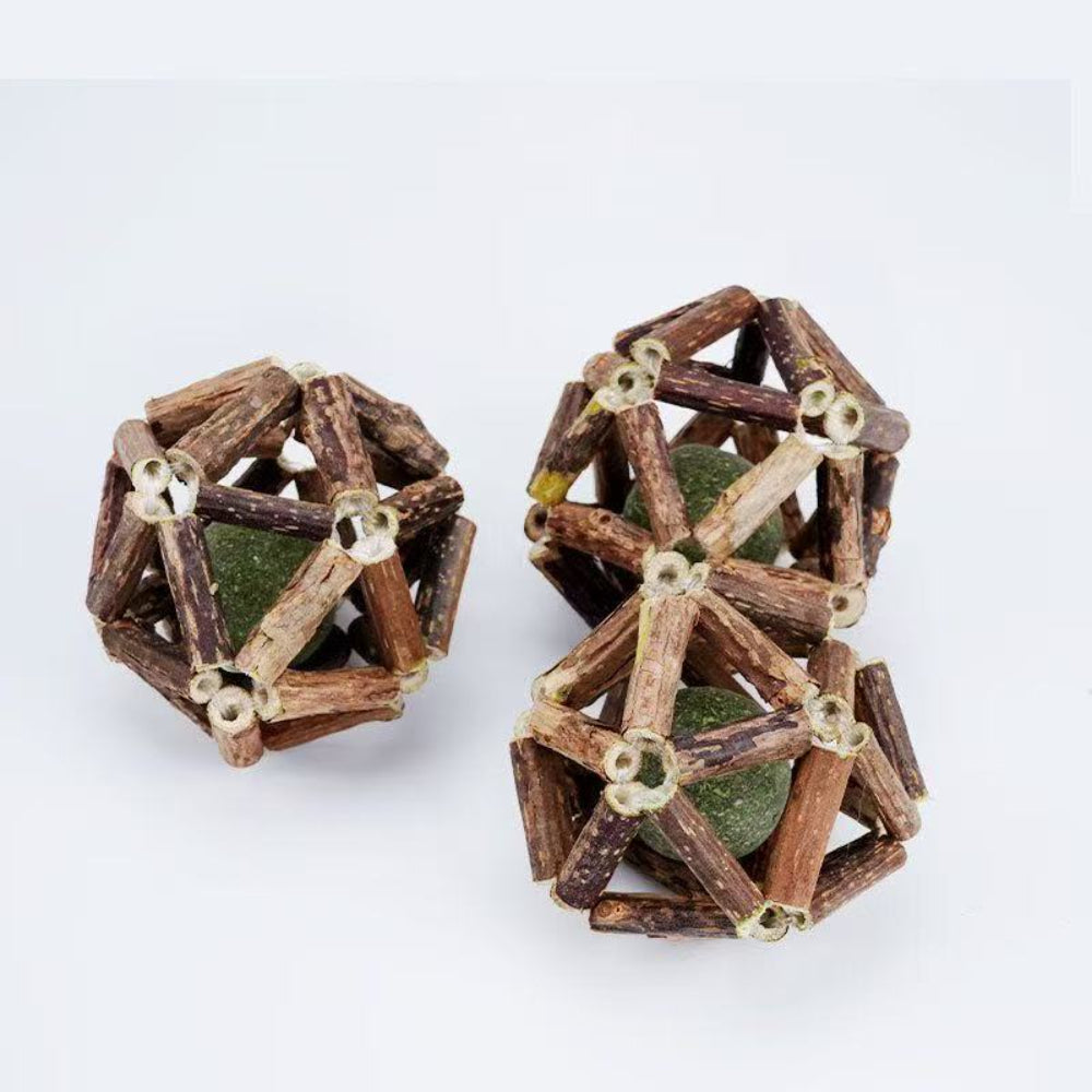 Natural Catnip Ball Toy – Interactive Matatabi Chew Toy for Cats